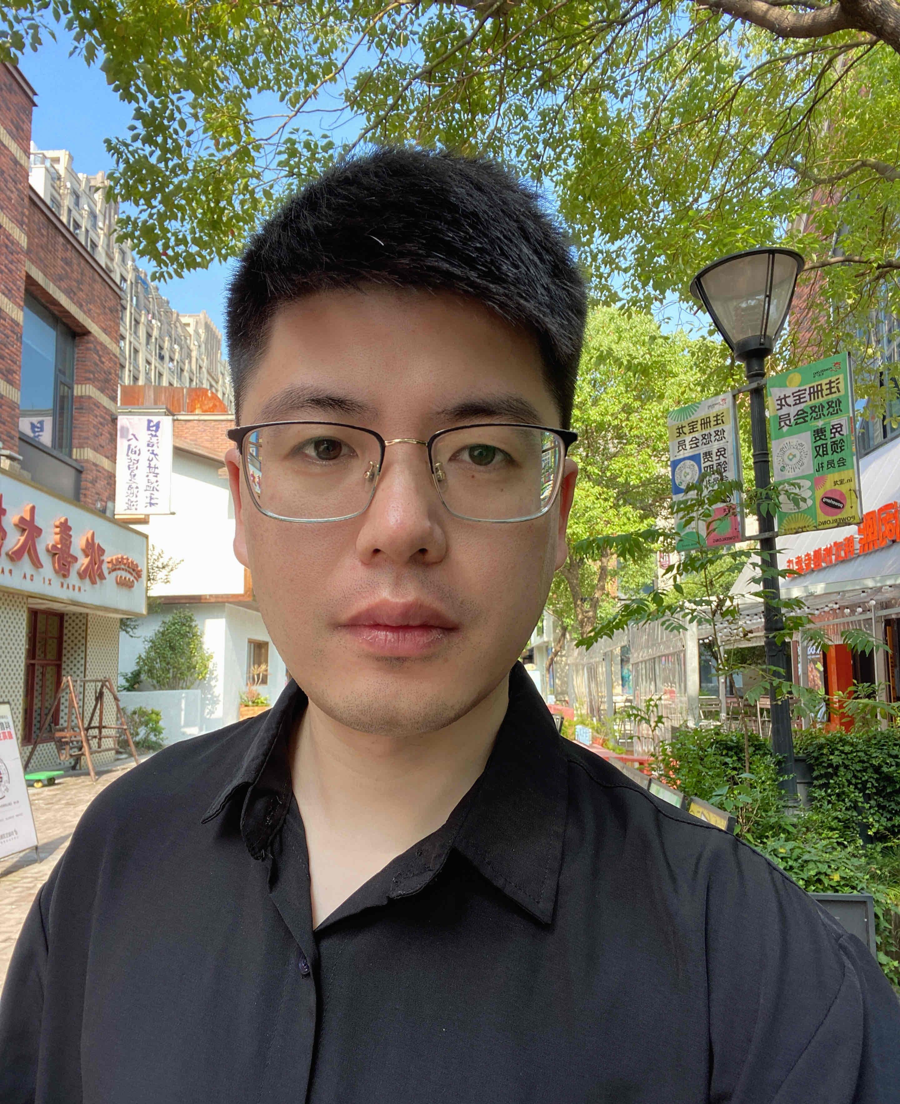 大家好，我是85年的大龄未婚青年小罗，今天我认识的一个网友和我说她离婚了。
