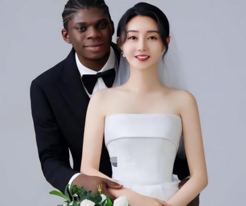 “真是看走眼了！”8月14日消息，湖北武汉，一名女子与一名非洲籍男子结婚，谁料婚