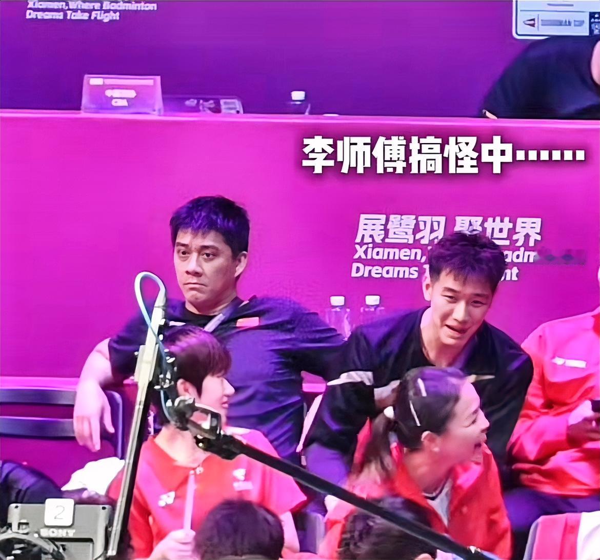 宝哥年纪也大了，就和年轻人没有共同话题，玩不到一块去。[捂脸哭]傅海峰：热闹是他
