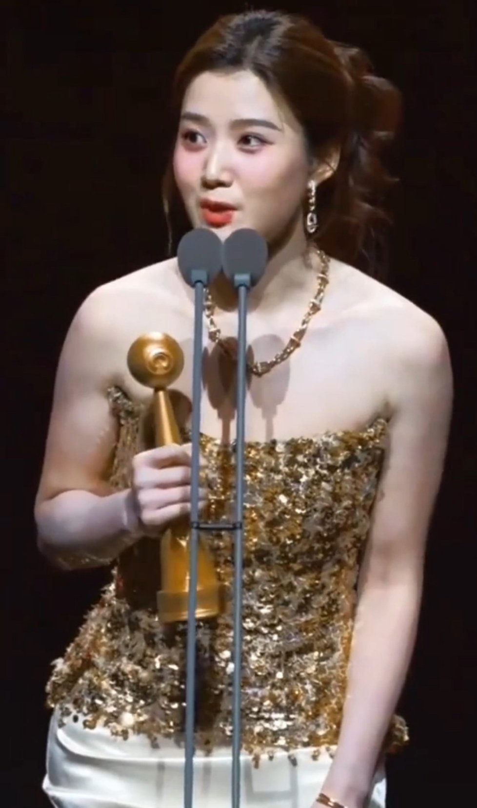 卢昱晓真努力啊，瘦了这么多。。