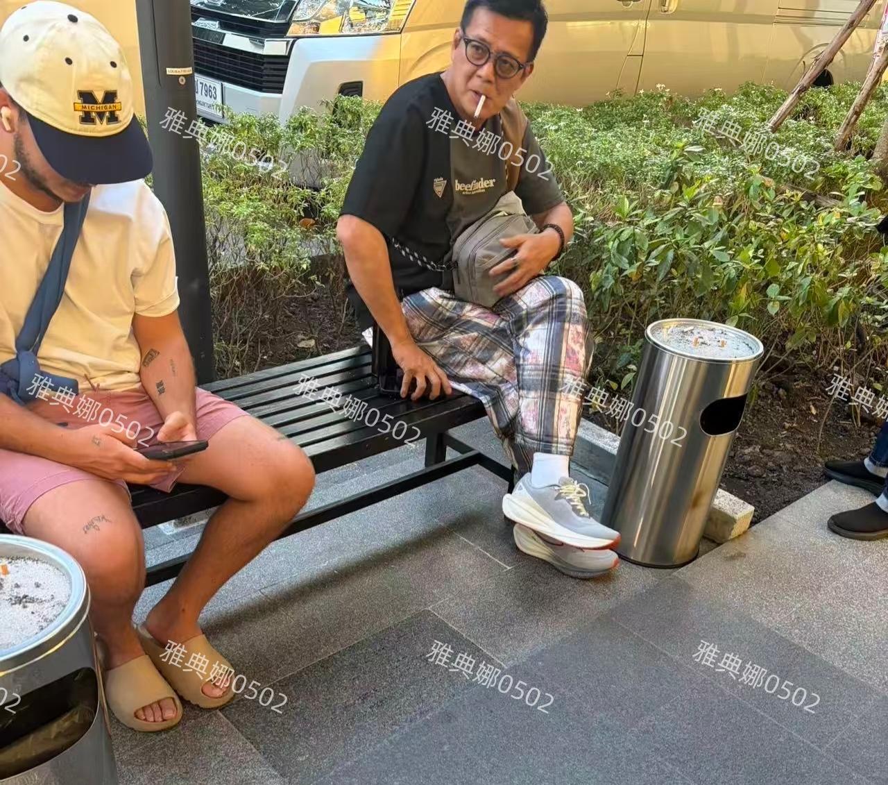 泰国街头偶遇老牌港星黄日华，他本人和荧幕上的形象差别好大，本人不像他饰演的角色郭