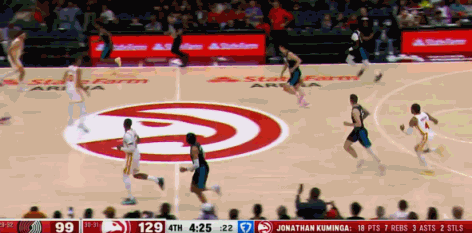 赤裸裸的羞辱瀚森再次大空位三分不中，更讽刺的是老鹰球员奥孔武一看是杨瀚森投三分