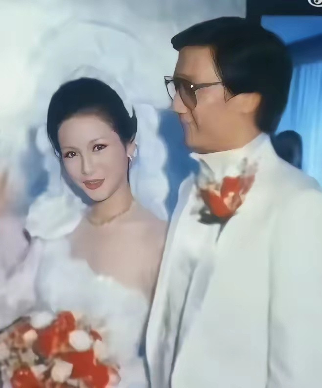 狄波拉的美，那可是毋庸置疑的！她可是谢贤花了2000万港币，从赌王手里“抢”来