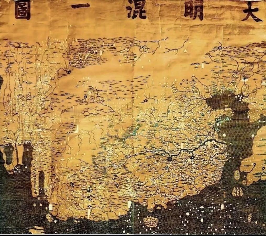看到一幅古地图《大明混一图》，发现明初的人们虽然还谈不上科学地绘制地图，但是他们