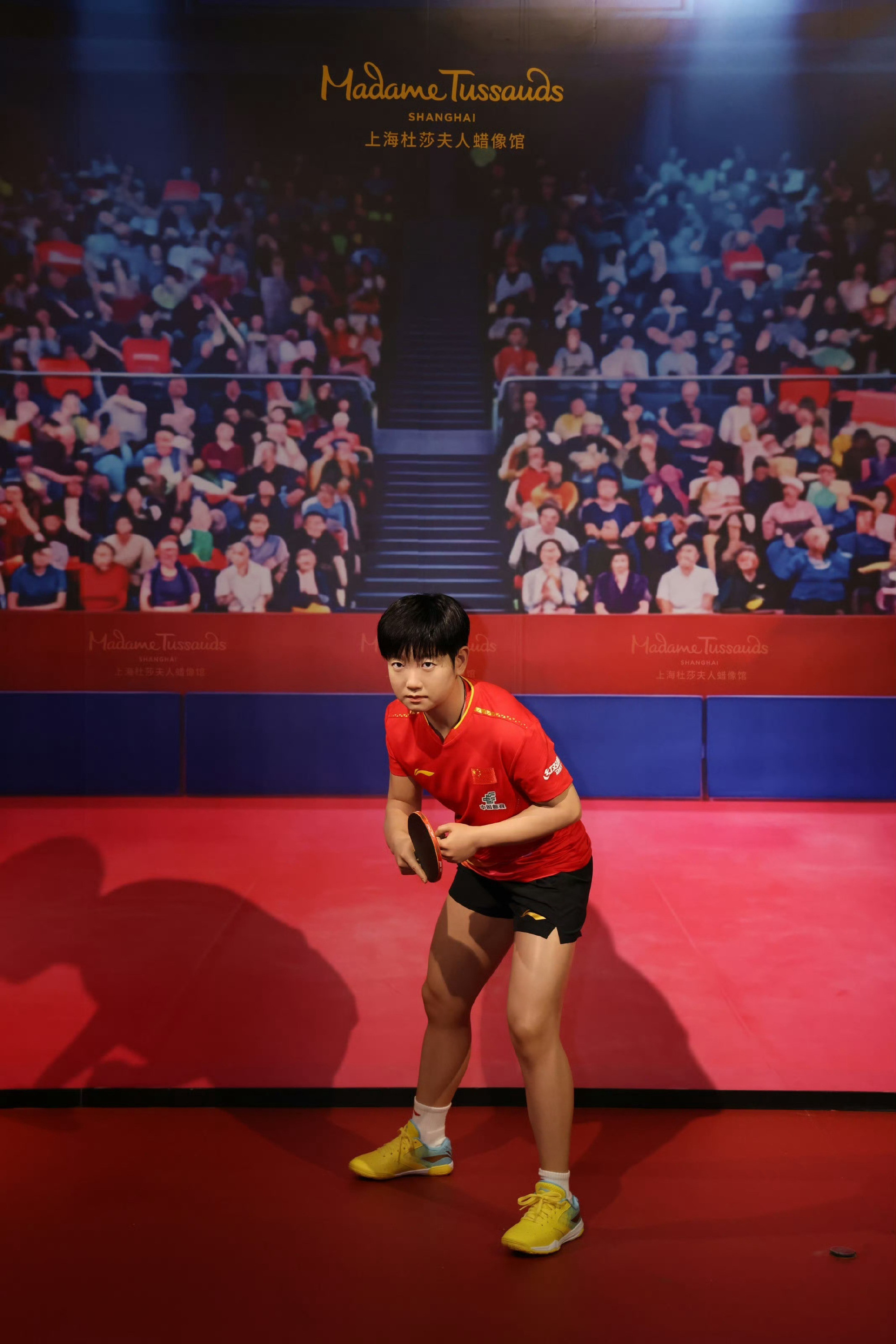 “乒乓百年”再续中英情谊🇨🇳🇬🇧】“祝贺孙颖莎蜡像今天正式入驻...