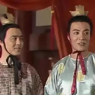 李隆基登基那天，大哥李成器领着三个弟弟跪在含元殿前称贺。礼成之后，李隆基把大哥单