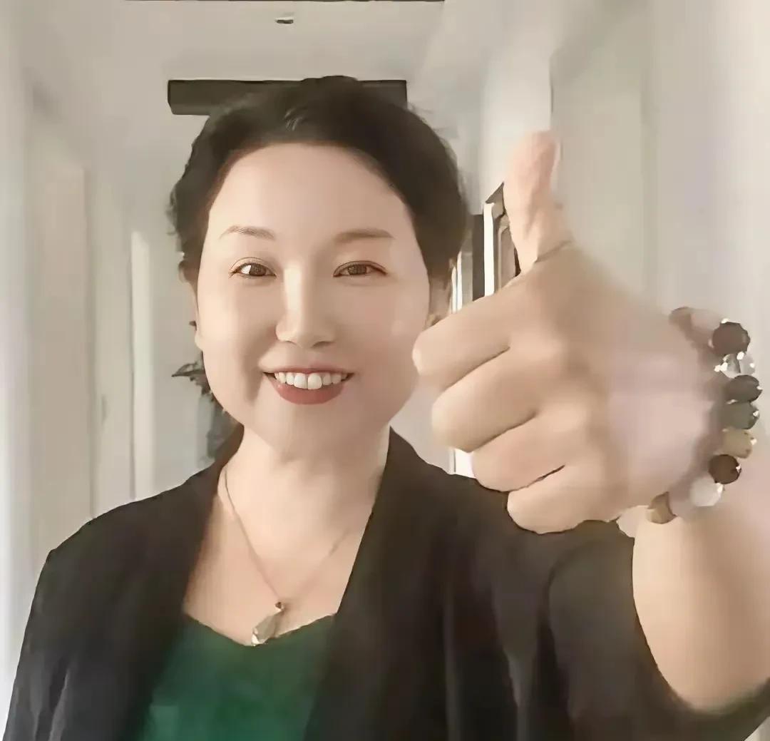 杜新枝啊，心太大啊！暗戳戳炫耀，故意和许敏比。还什么享受自然，爱家庭、爱子女，过