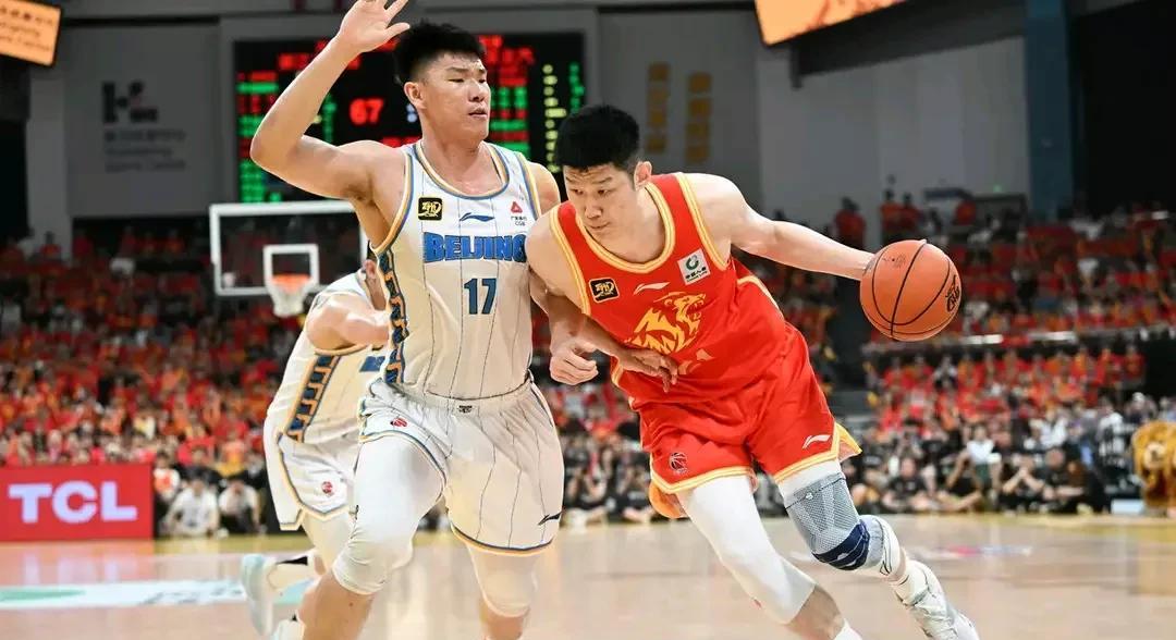 毫无疑问，这赛季CBA最不值得顶薪合同的球员有：1、黄毅超状态比前两个赛季差