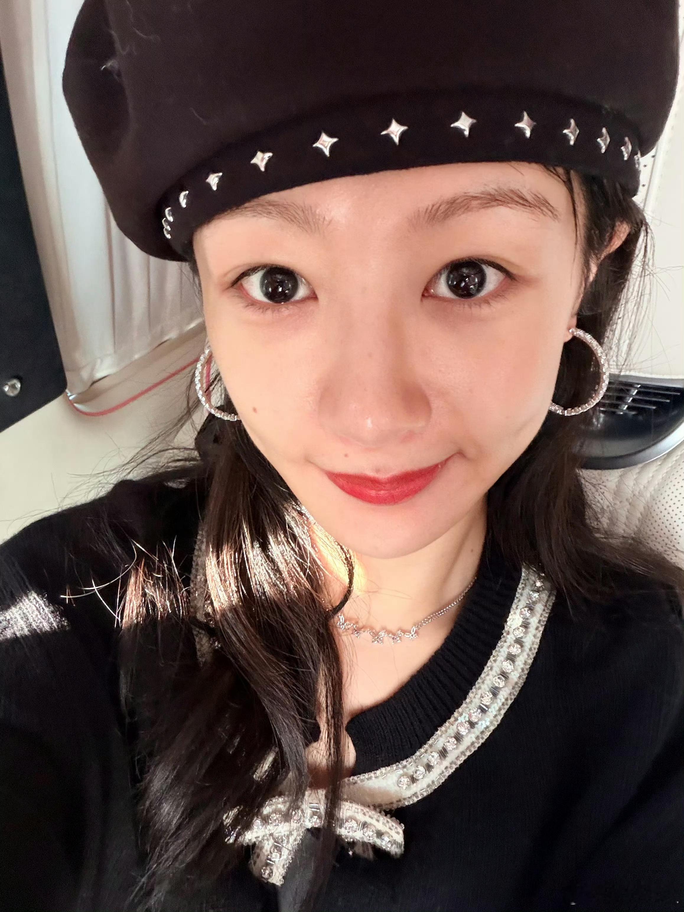 杨紫海边烟花碎片杨紫新剧《玉兰花开君再来》暂别海南转场上海，逢国色芳华一周年，杨