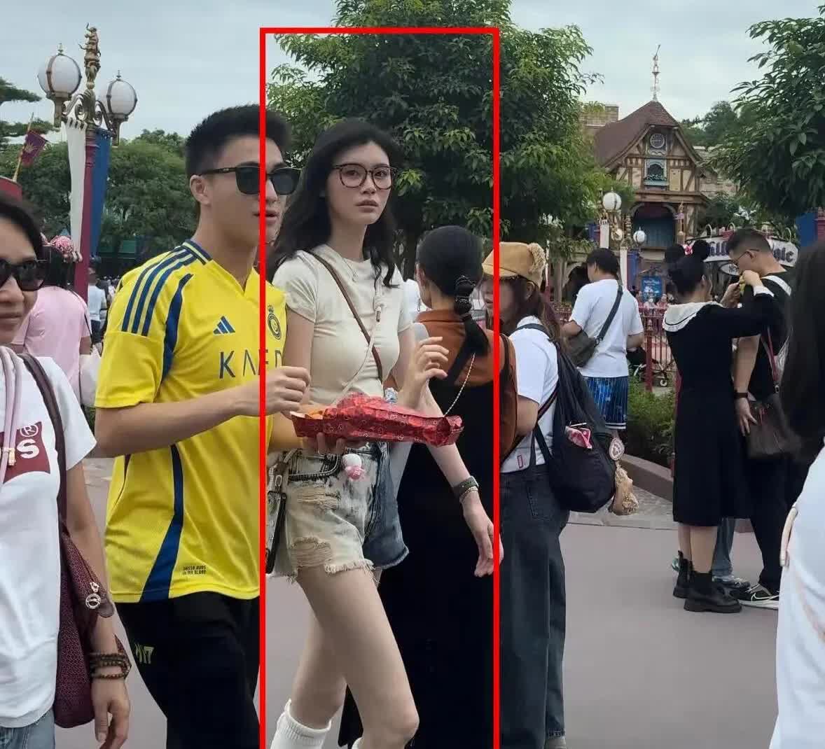 有点理解何猷君了！以前我总纳闷何猷君，年纪轻轻又是豪门阔少，身边啥样的名