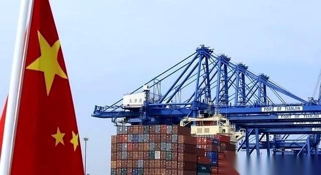 最骚的操作是什么？是你花大价钱买回来的F-35，雷达的位置给你塞俩杠铃片配重。