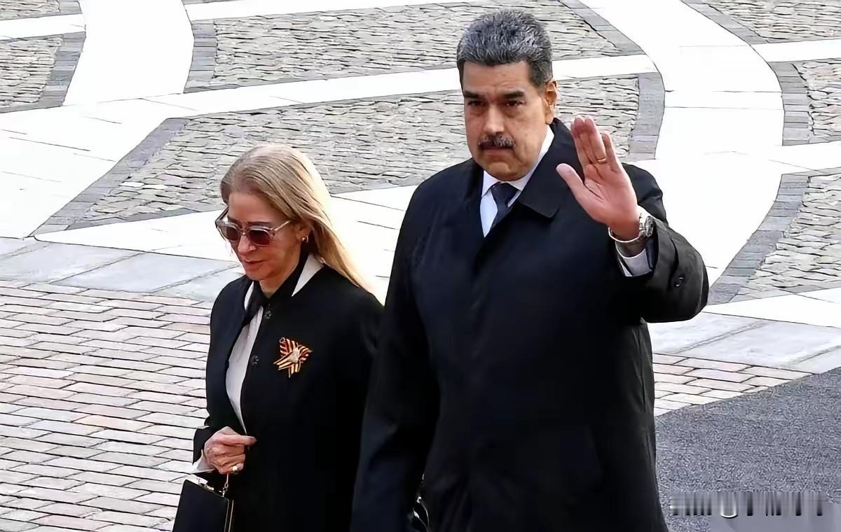 我预料到了马杜罗会倒台。也预料到了美军会动手。万万没想到，坚固的军营是从