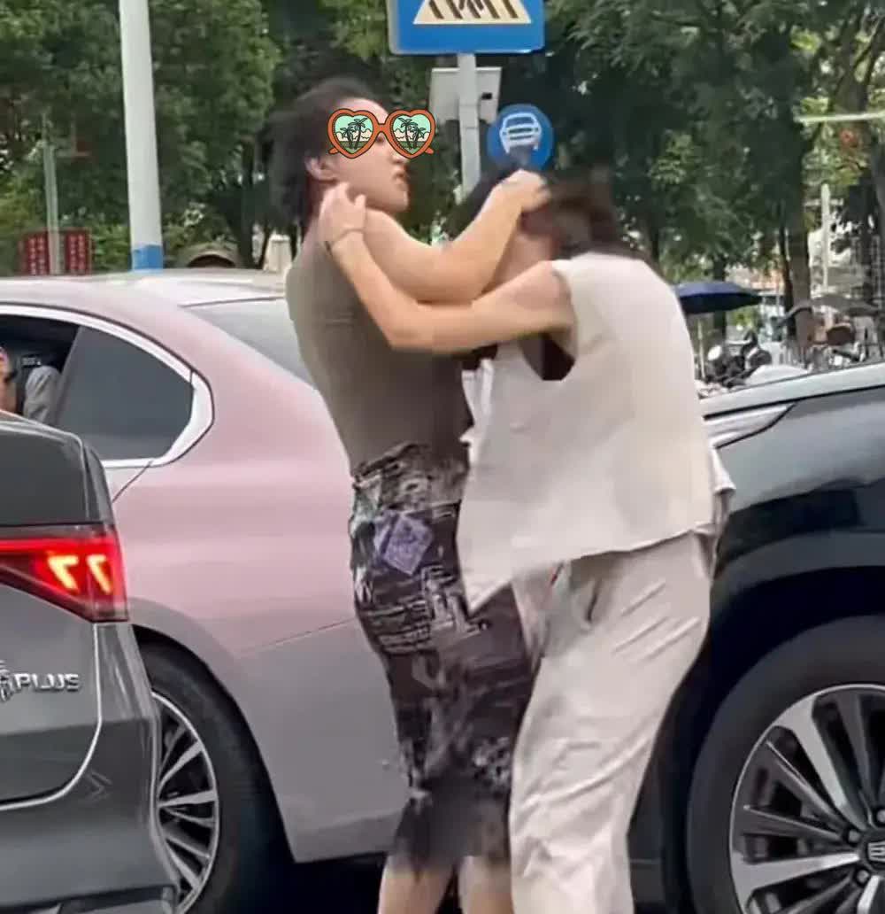 有关部门不要把所有冲突都当互殴，什么是互殴？这才叫互殴！以下通过两