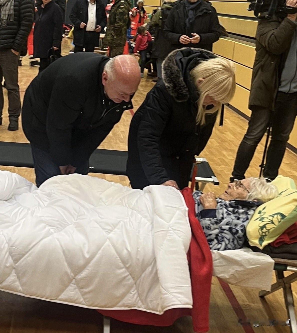 德国开年就是地狱开局，而且全是自己作的。-柏林万户大停电，起因是德国癫狂的