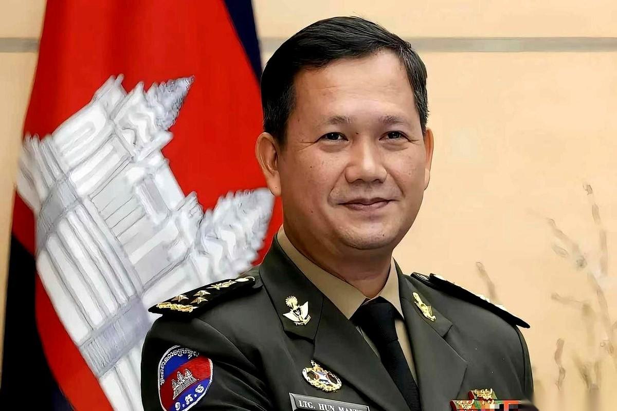 前脚刚从美国西点军校毕业回来，后脚自己家的军事据点就被人家F-16给炸了51个。