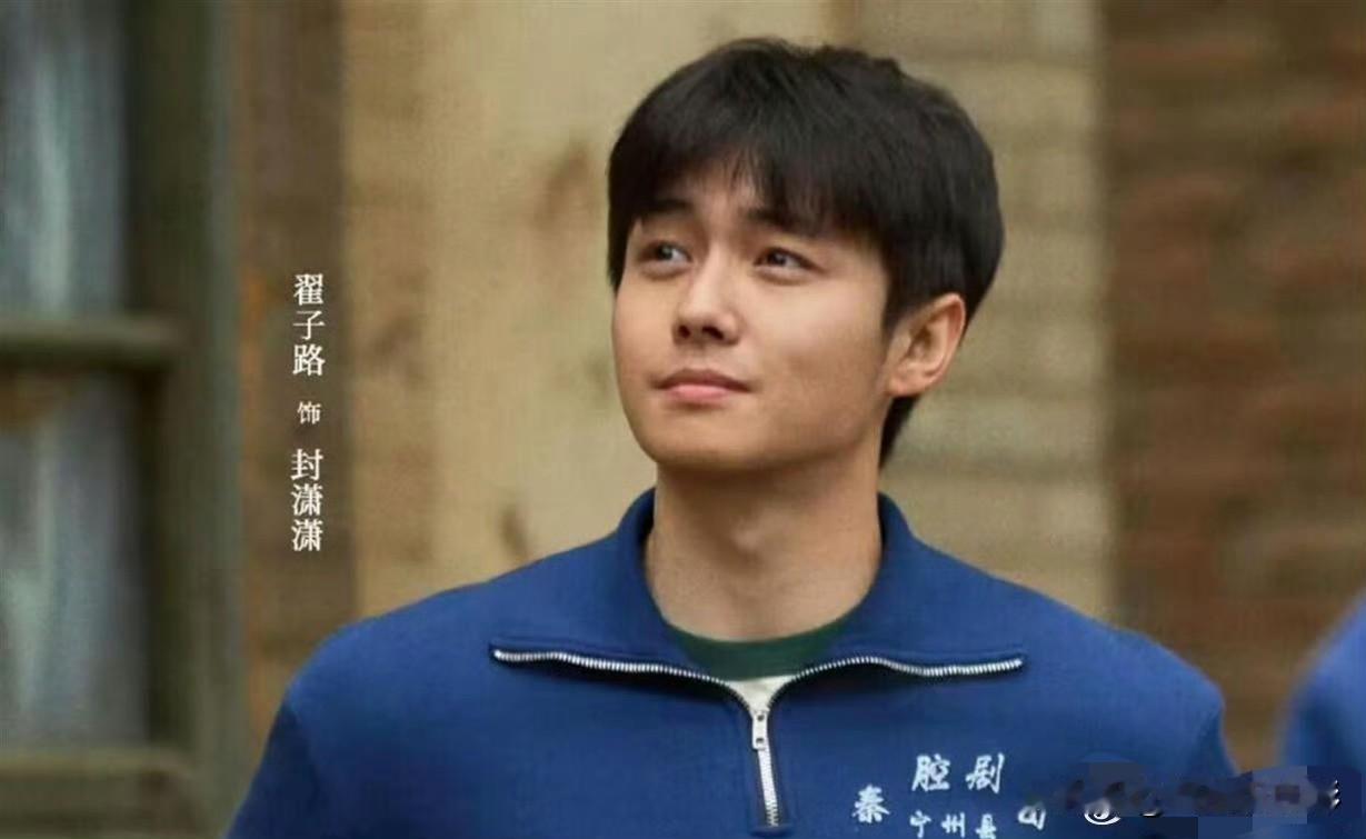 电视剧《主角》好像大结局里配角楚嘉禾自始至终都没能放下封潇潇，甚至为了他甘愿放弃