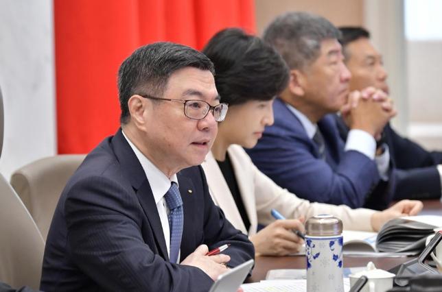 台湾邱毅真敢说！倘若中国人民解放军踏上台湾的土地，台湾军队极有可能会选择避免正