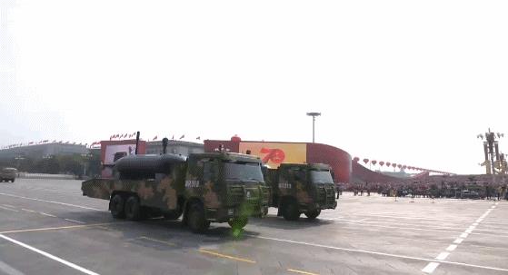 2019阅兵和2025阅兵对比！回看2019年的国庆大阅兵（图一二三四）寥寥几