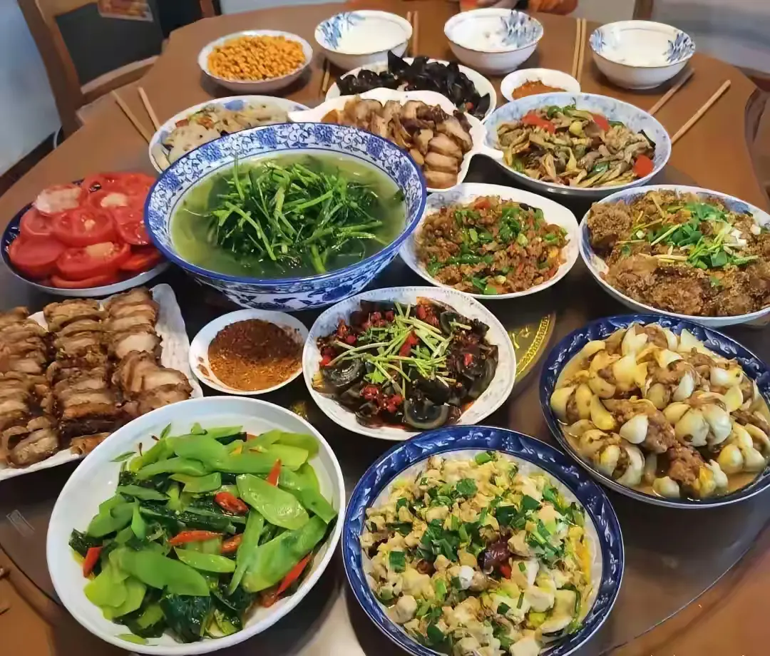 哪一桌是南方菜，哪一桌是北方菜？