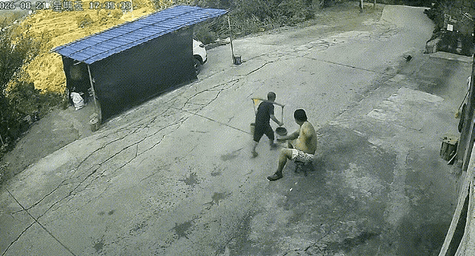 你们怎么那么冷漠，你们出一下手，怎么就那么难。真是一颗老鼠屎，坏了一锅汤