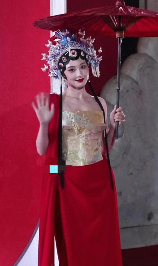 北京非遗之夜红毯：赵昭仪彭小苒京剧造型惊艳