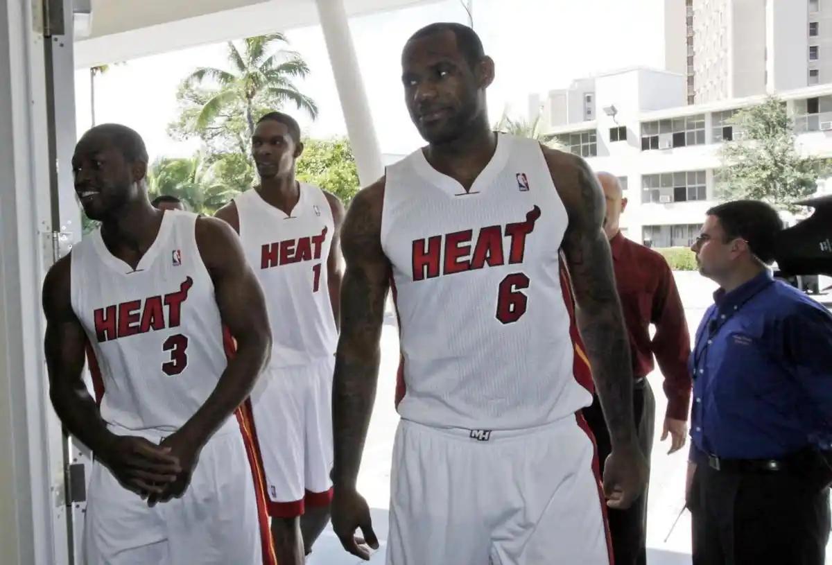 詹姆斯开始回忆往事了，他谈到了在2011年总决赛输给独行侠队的原因，是因为加盟热