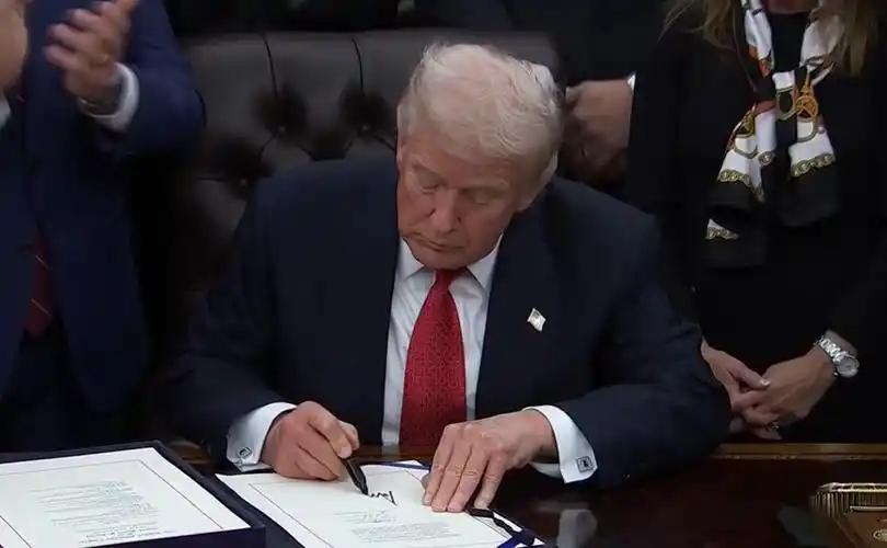 摊牌的时刻，已经到了！一夜之间，特朗普连发五道金牌，直接把“中美博弈”的遮羞布撕