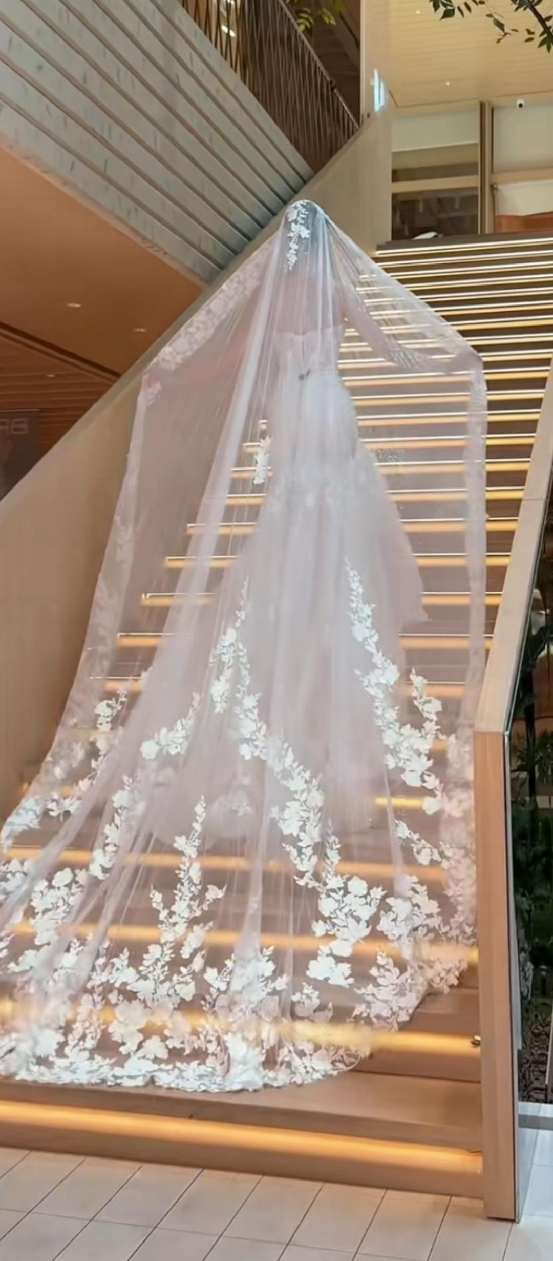 这婚纱真漂亮，像童话里的公主。