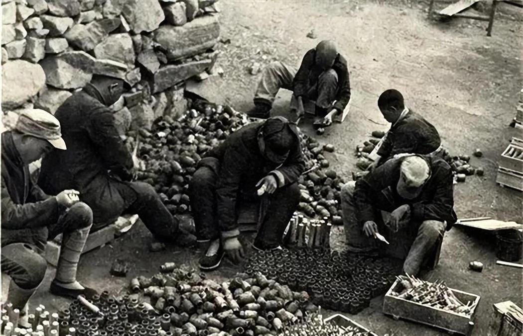 1944年，八路军兵工厂因为缺黄铜，无法生产子弹，一个农民知道后，便来到根据地，