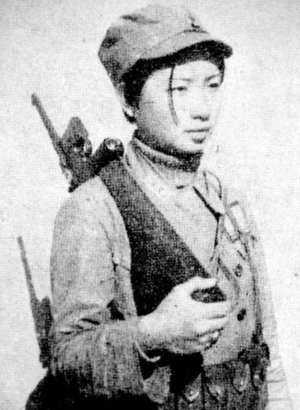 1939年，一位女八路被捕后，在日军的严刑拷打下，眼看就要不行了。突然，一名