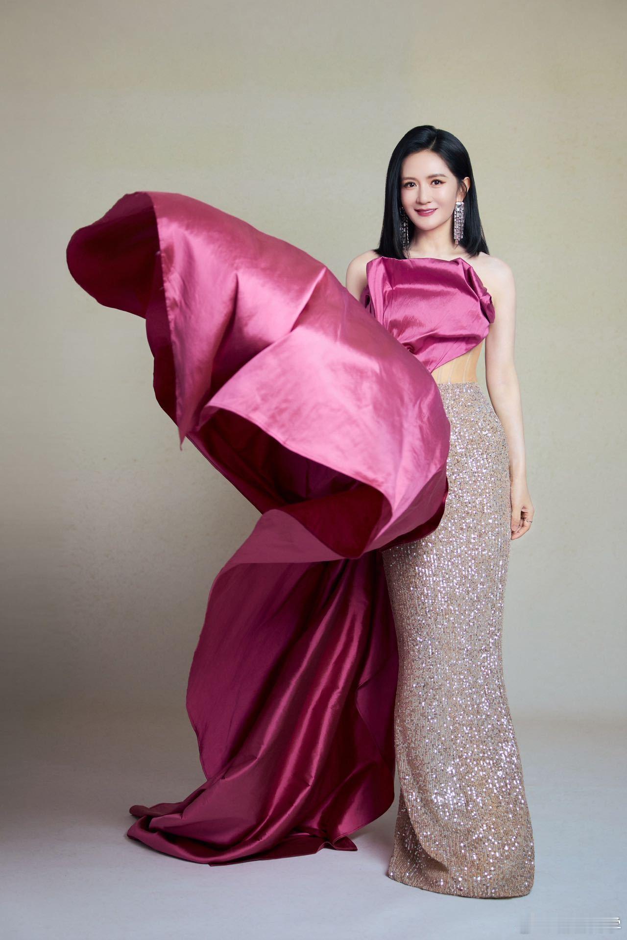 谢娜等了黄灿灿一晚上谢娜回归《乘风2026》当见证人，一开口就把我拉回当年的快