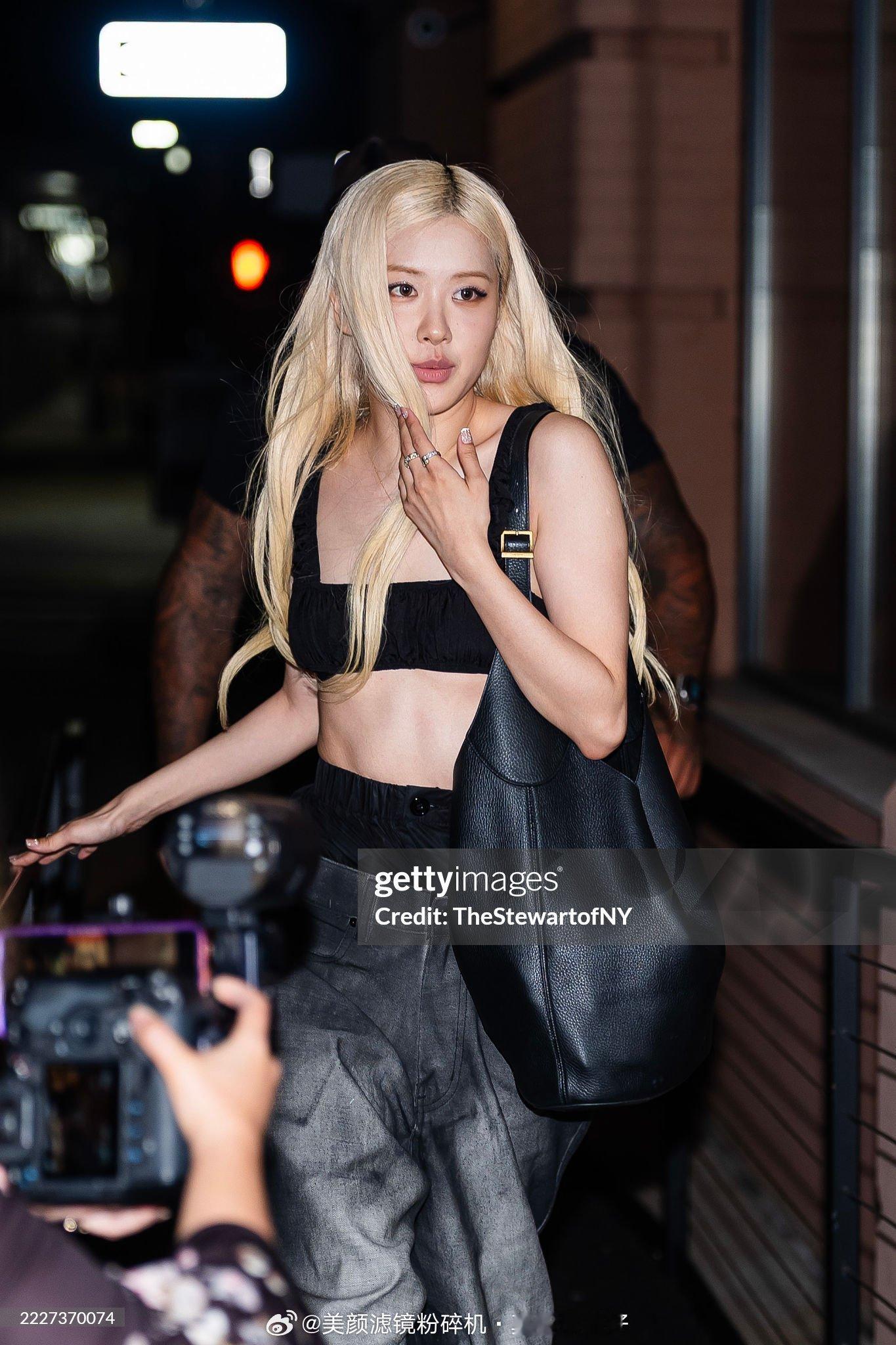 朴彩英7月纽约街拍新闻图​​​