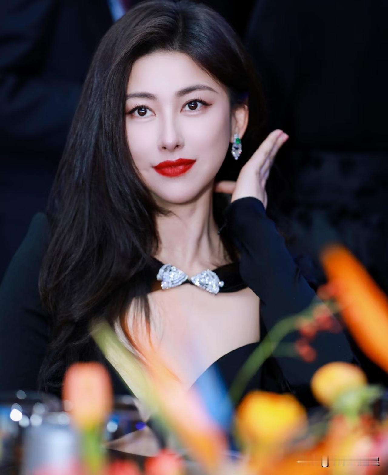 41岁的朱珠给所有女人提了醒。可以嫁富的，可以嫁穷的，但千万要嫁会心疼自己的