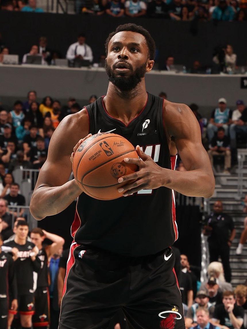 31岁的威金斯，今年夏天拥有3020万美元的球员选项。热火可以与他进行提前续约，