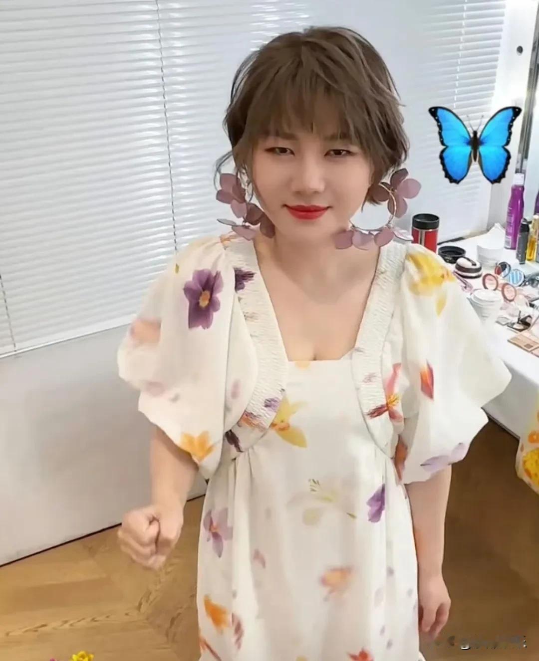 杨天真，太拼了！3月16日晚，杨天真又双叒叕因为“太拼”冲上了热榜。这位姐在