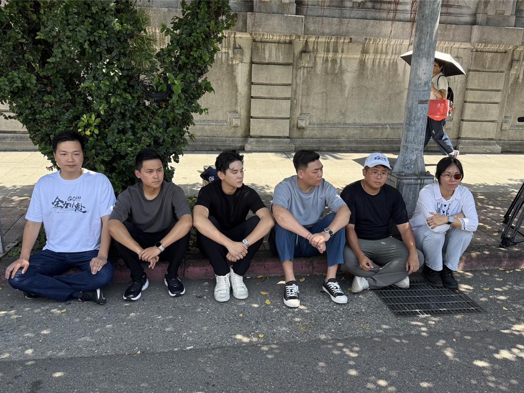 高温下绝食抗议毒油！蓝营议员参选人绝食静坐：“中央政府”已死台湾中联油脂致癌油