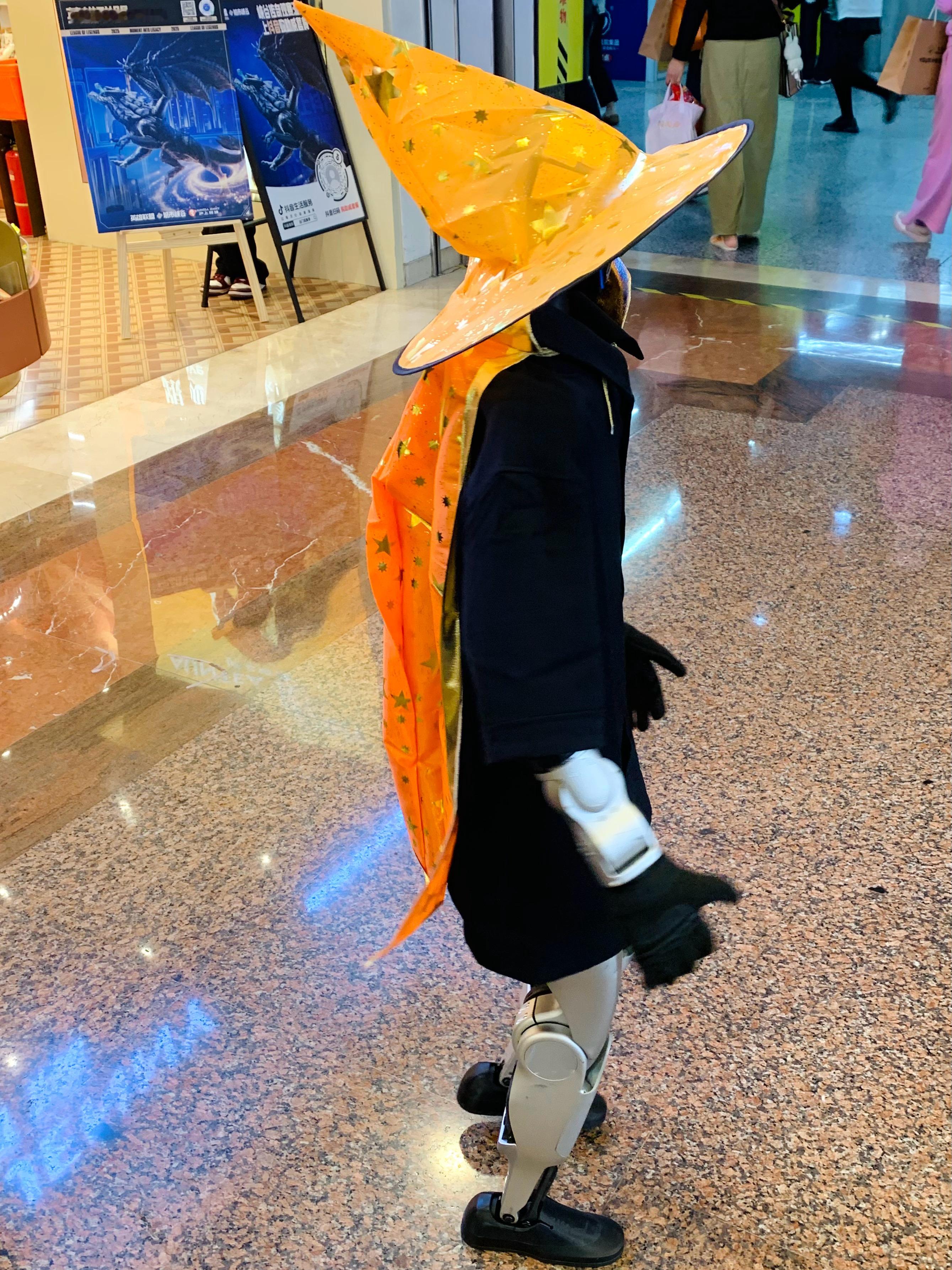 现在遍地都是机器人[笑着哭]​​​