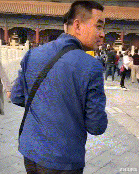 自从穿上龙袍, 感觉走路都不一样了,气质提升了200倍!