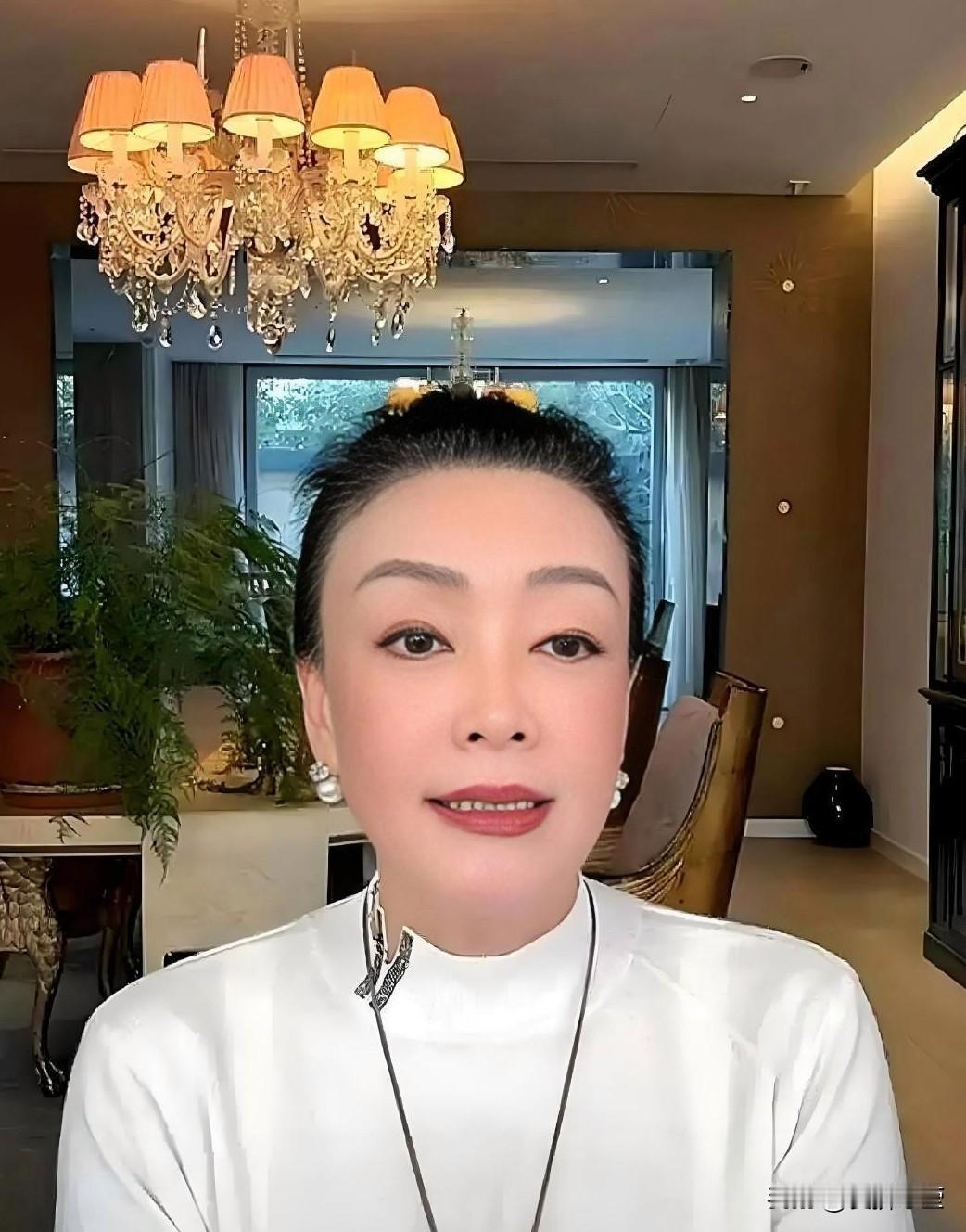 他的妻子马筱梅对此只字未回，直接关闭了评论区，还把之前的猫咪照片置顶。张兰次