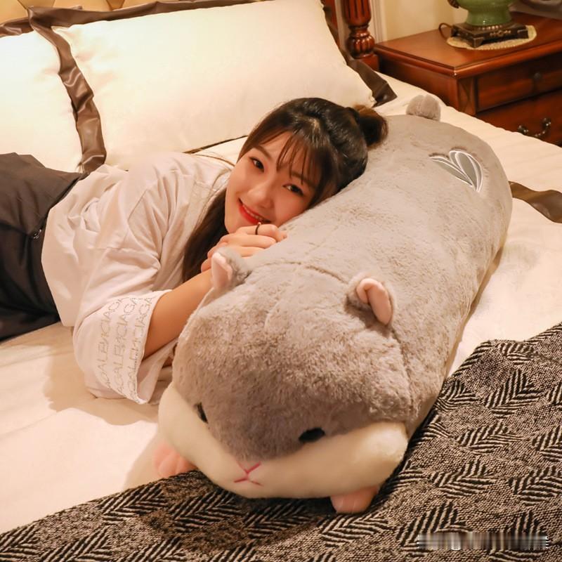 精神小妹的第一次总是丢得莫名其妙。我认识的一个精神小妹，样子很像个女学生，她还