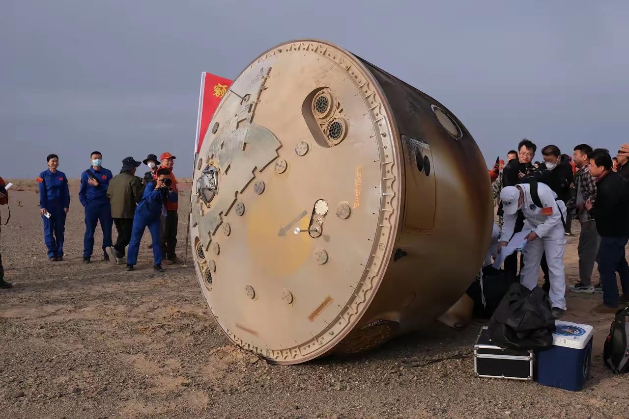 神舟二十号飞船终于回来了！据新华网1月19日消息，神舟二十号飞船今日凌晨成功降