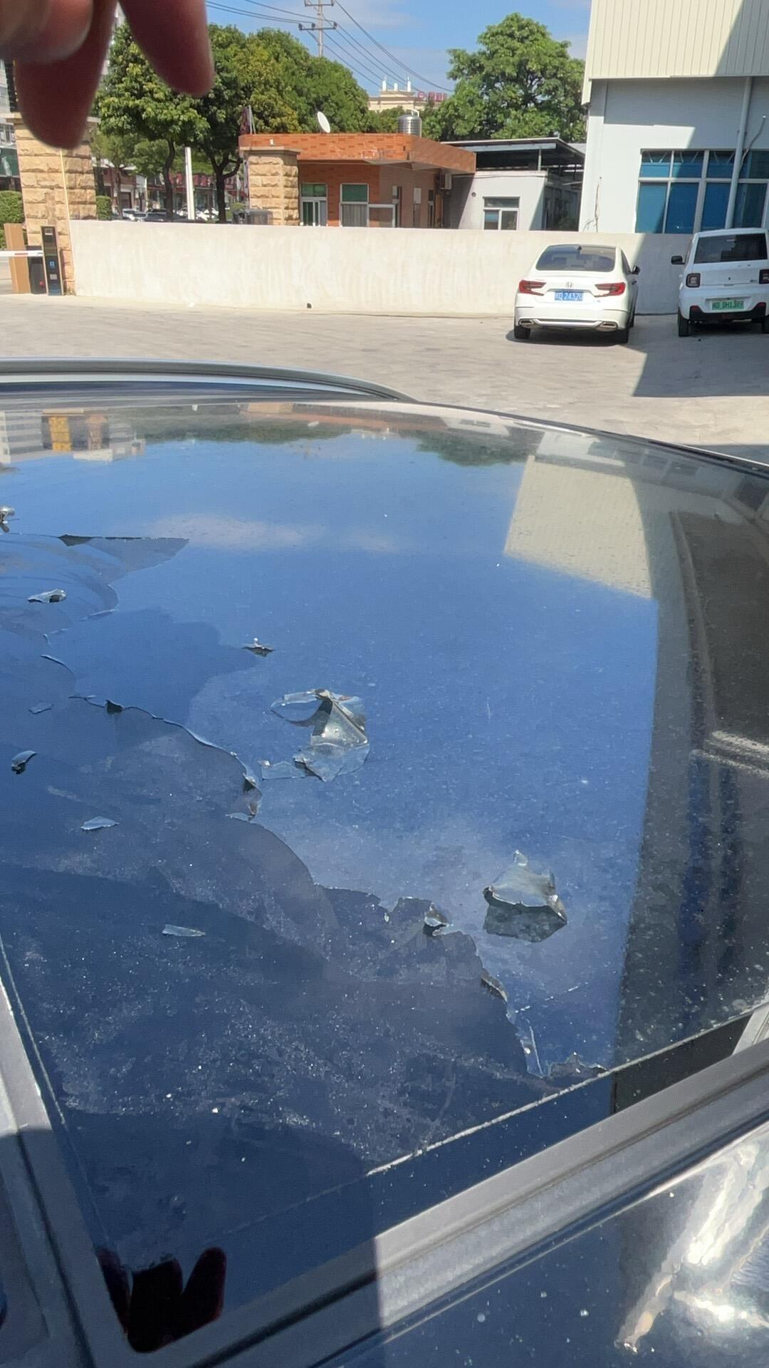 天窗冰甲真的别贴了……真的真的，太久了没更新了，但是一更新就爆雷和改色膜