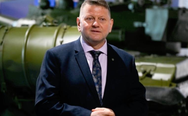 前“战神”要回国跟泽连斯基抢总统位了？俄乌战场的炮火还没歇，乌克兰内部先闹起了更