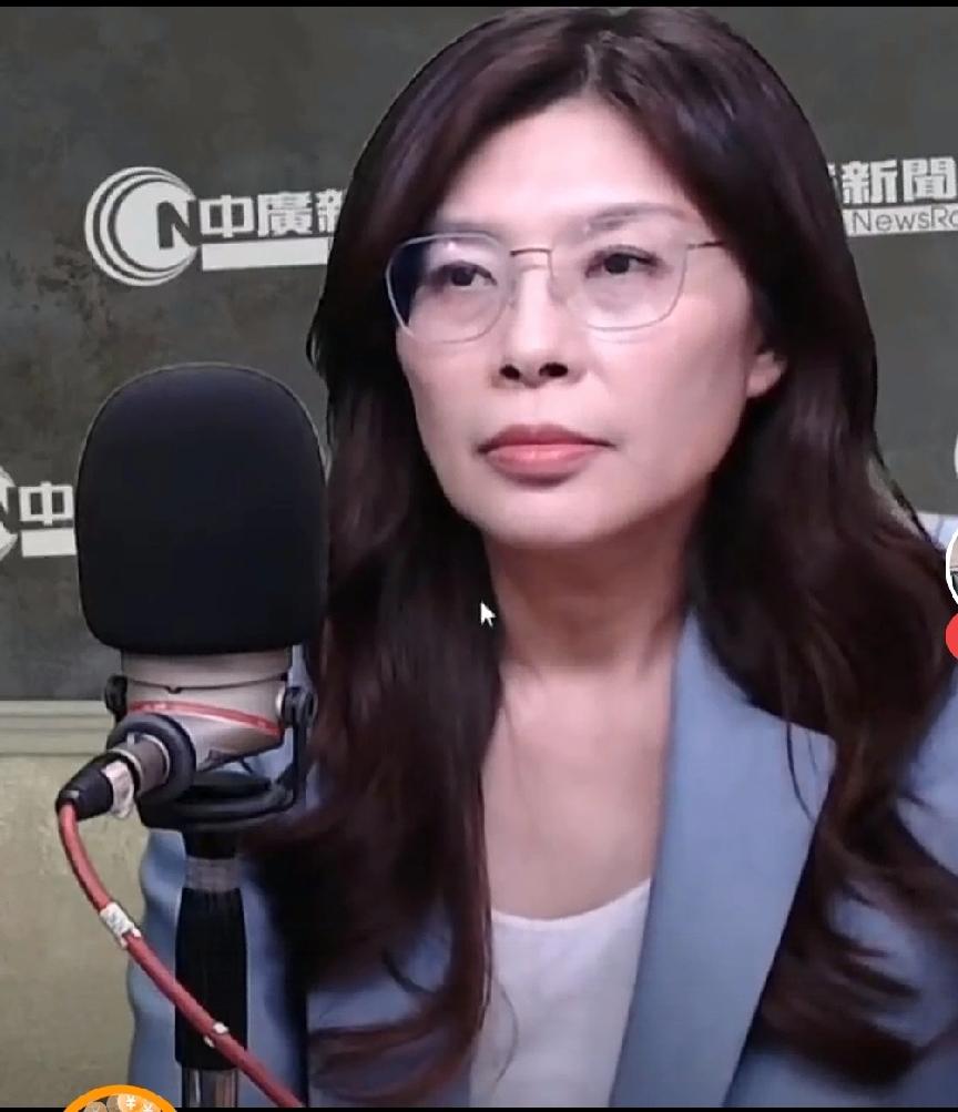 台湾郑丽文谈和平统一，她认同一个中国，但她觉得因为过去落后把台湾分割出去的，在清