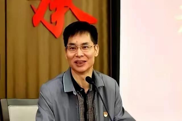 1991年，普林斯顿大学的诺奖导师安德森，几乎是毫不犹豫地，亲手把他的天才博士生