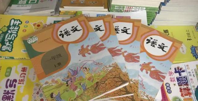 语文教材颠覆性修改？“辅导不了孩子的语文了”的话题引起热议，“司马光砸缸”变成了