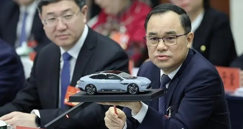 长安汽车19名高管集体增持最近长安汽车发布了公告，计划自2025年8月12日起