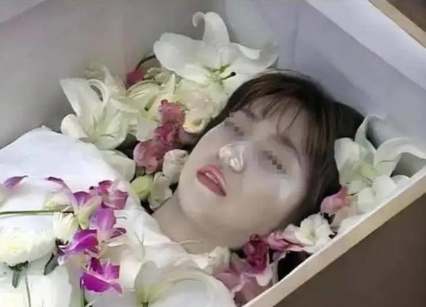 细思极恐！5月20号报道，上海一名父亲2007年送女儿遗体入馆后人间蒸发，24