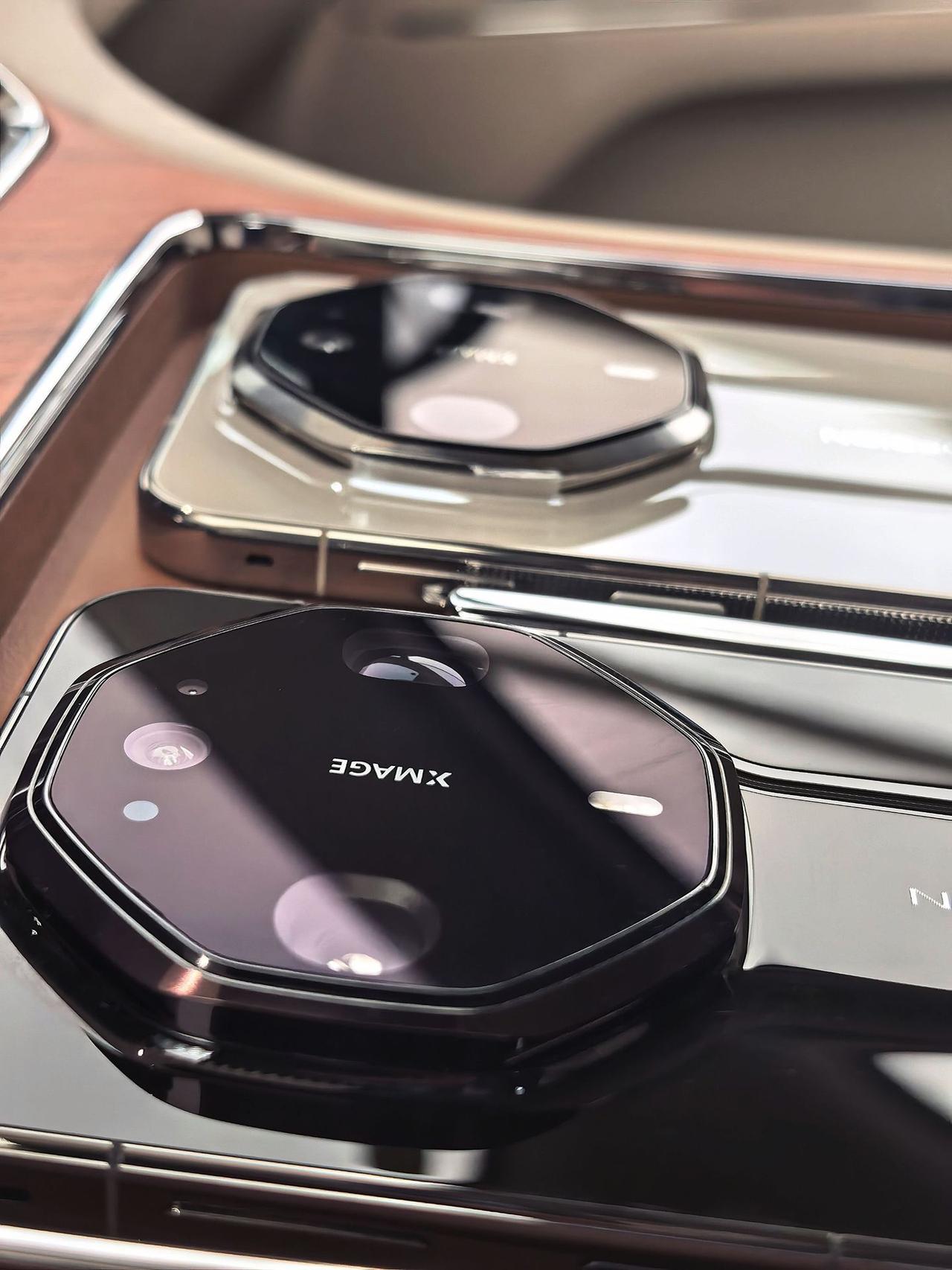 实拍Mate90RS非凡大师：这代设计，突破还是冒险？上手后我想说：它真没按老