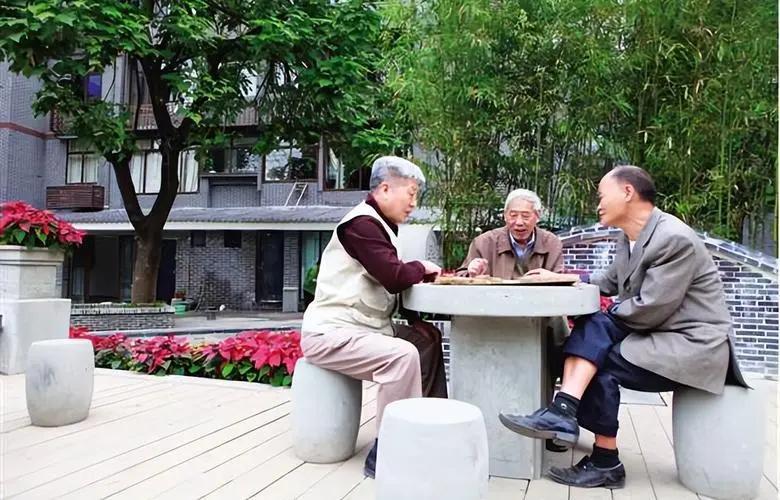 医生反复强调：人老了，宁可多喝几口酒，都不要随便喝这3样少量饮酒对部分老年人